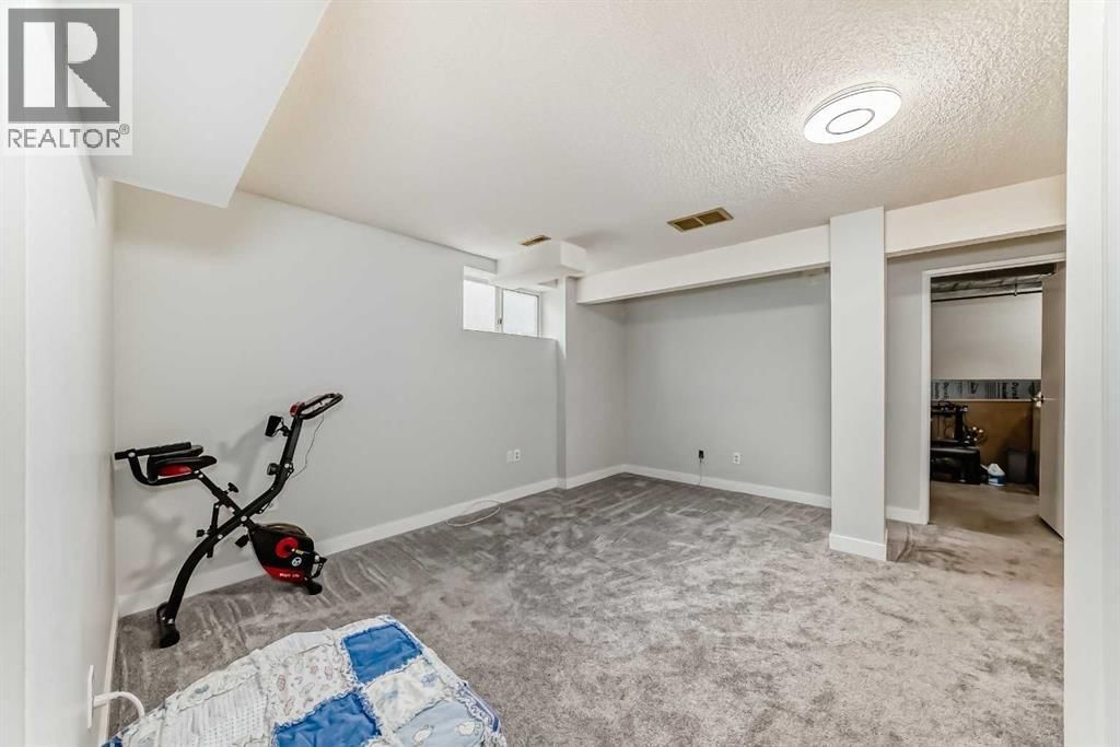 3315 CATALINA BOULEVARD NORTHEAST Image 30