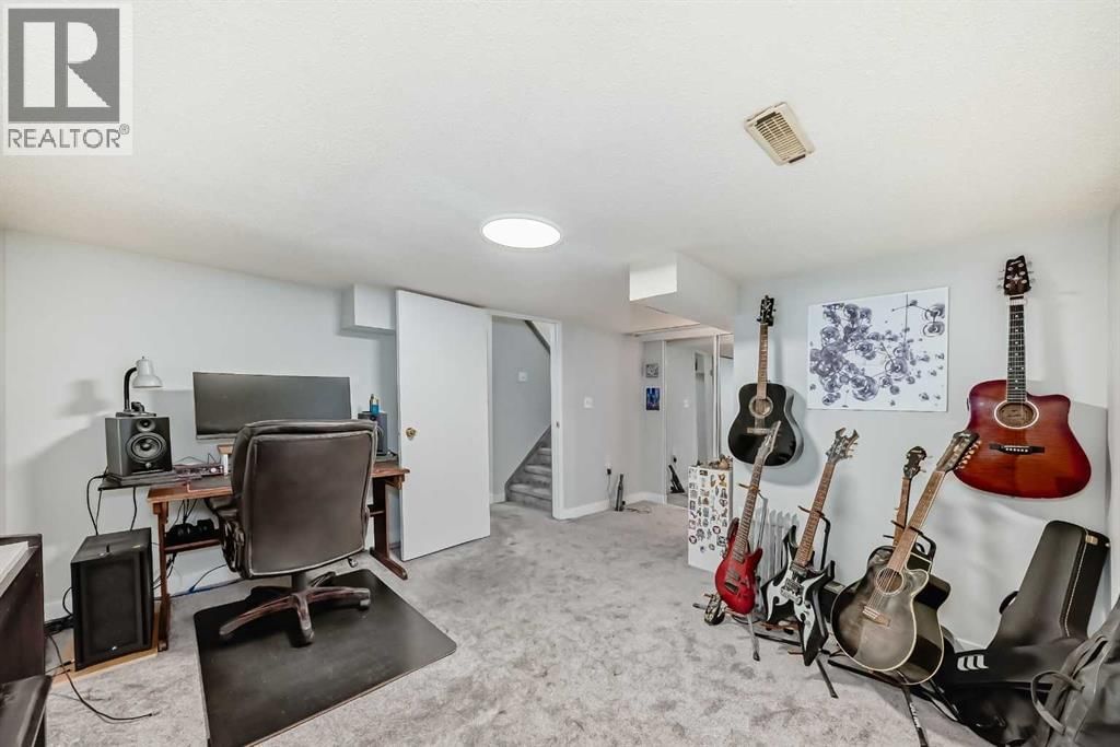 3315 CATALINA BOULEVARD NORTHEAST Image 31