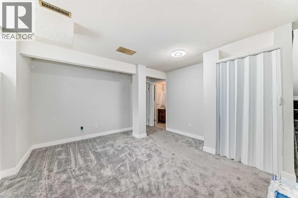 3315 CATALINA BOULEVARD NORTHEAST Image 35