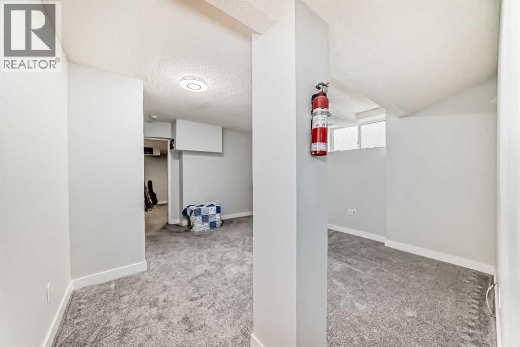 3315 CATALINA BOULEVARD NORTHEAST Image 36