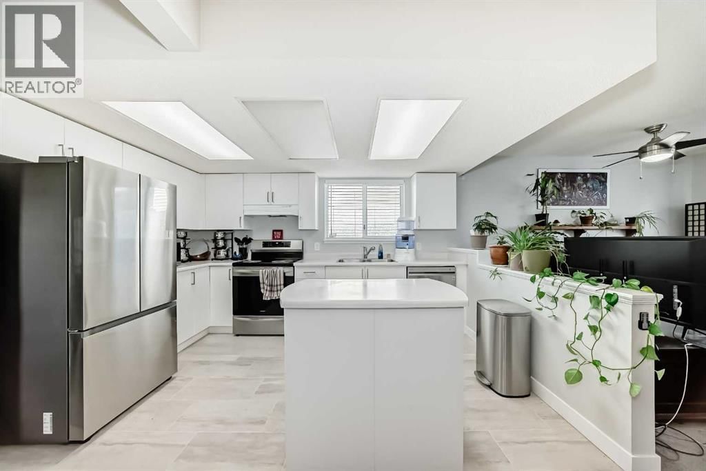 3315 CATALINA BOULEVARD NORTHEAST Image 7