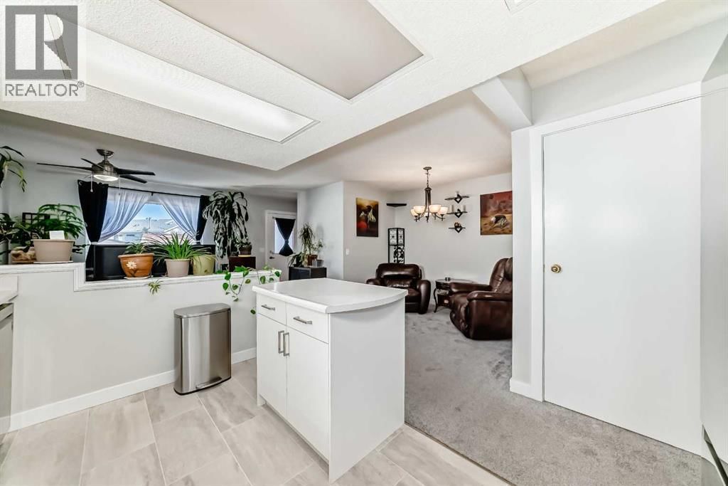 3315 CATALINA BOULEVARD NORTHEAST Image 9