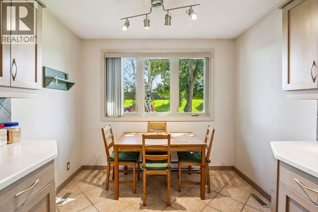 153 MCKINNON CRESCENT NORTHEAST Image 10