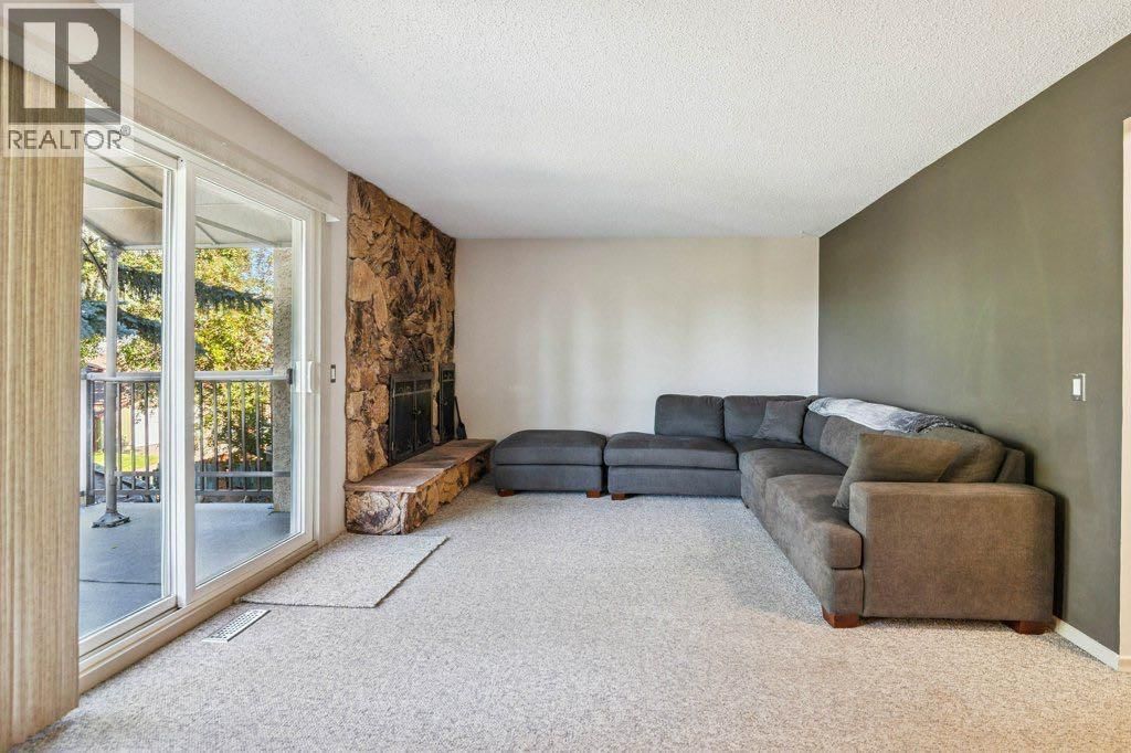 153 MCKINNON CRESCENT NORTHEAST Image 12