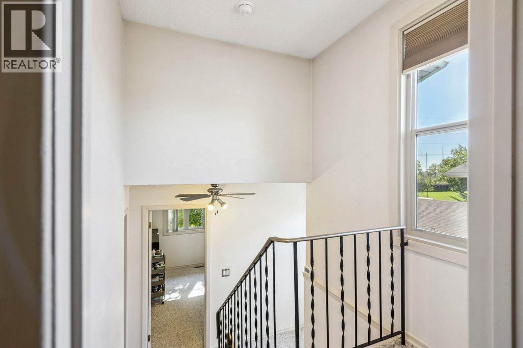 153 MCKINNON CRESCENT NORTHEAST Image 18