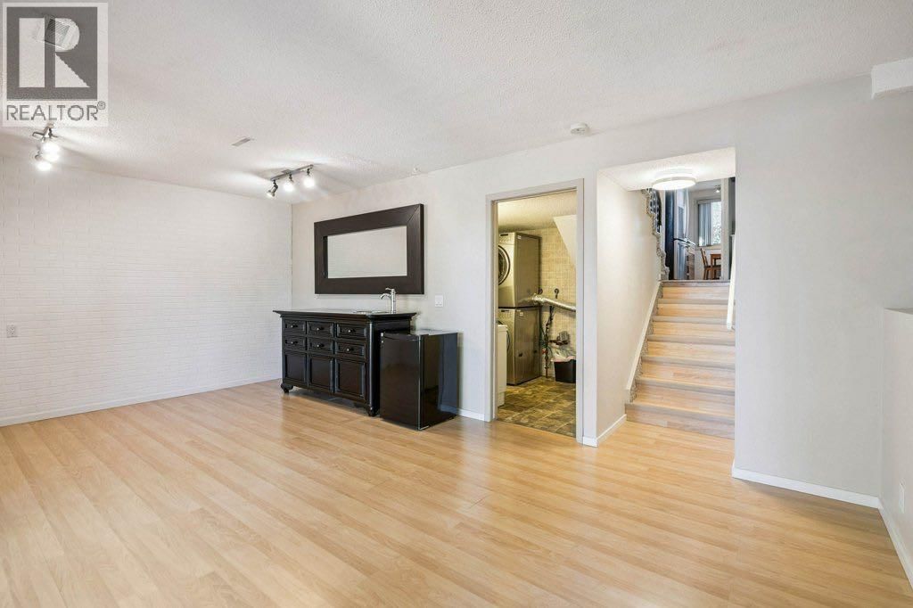 153 MCKINNON CRESCENT NORTHEAST Image 23