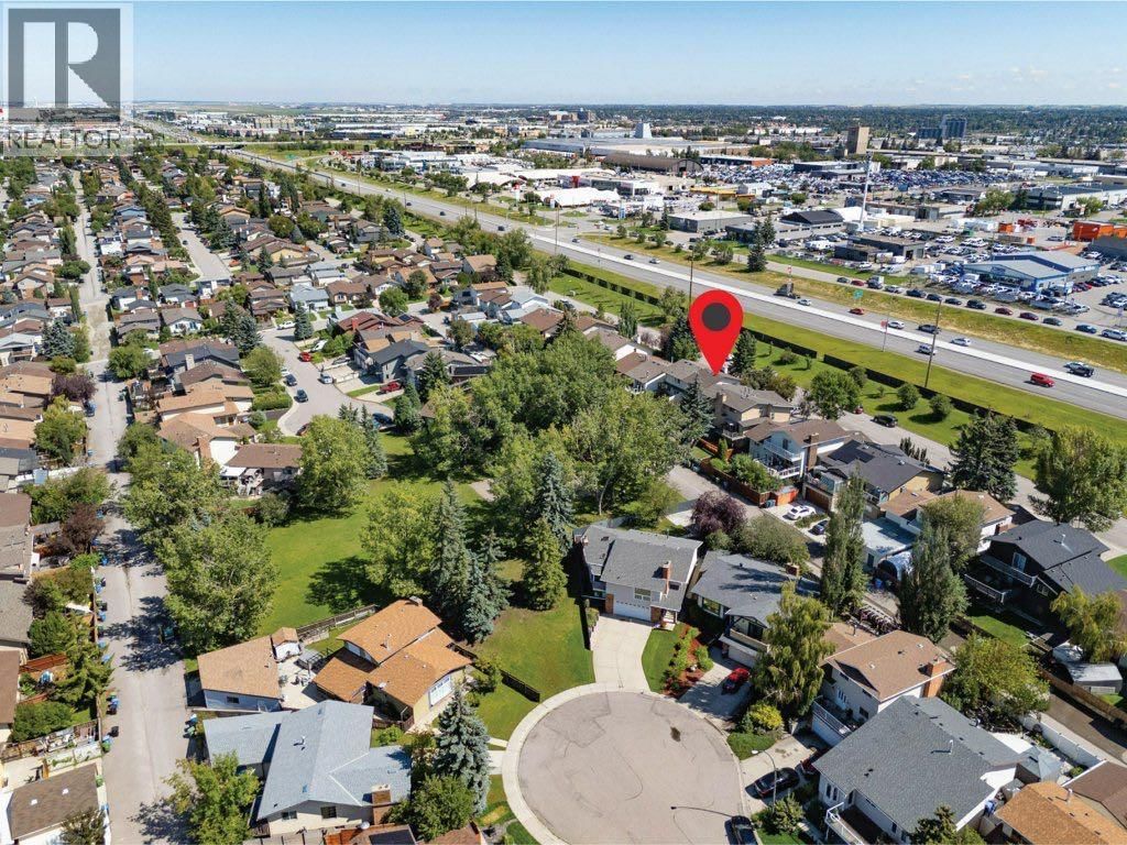 153 MCKINNON CRESCENT NORTHEAST Image 32