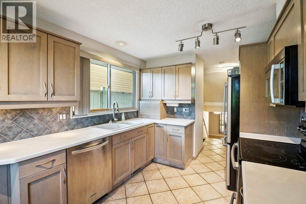 153 MCKINNON CRESCENT NORTHEAST Image 6