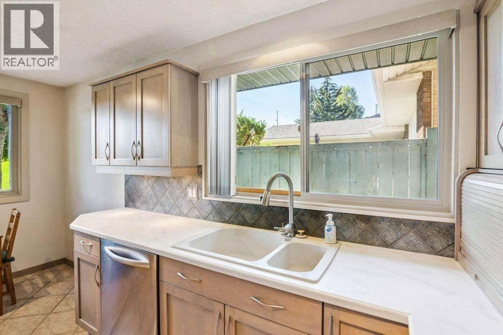 153 MCKINNON CRESCENT NORTHEAST Image 7