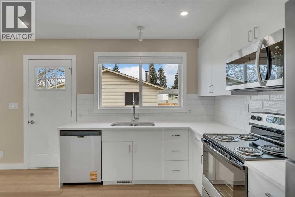 221 MADEIRA CRESCENT NORTHEAST Image 11