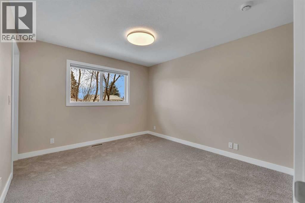 221 MADEIRA CRESCENT NORTHEAST Image 15