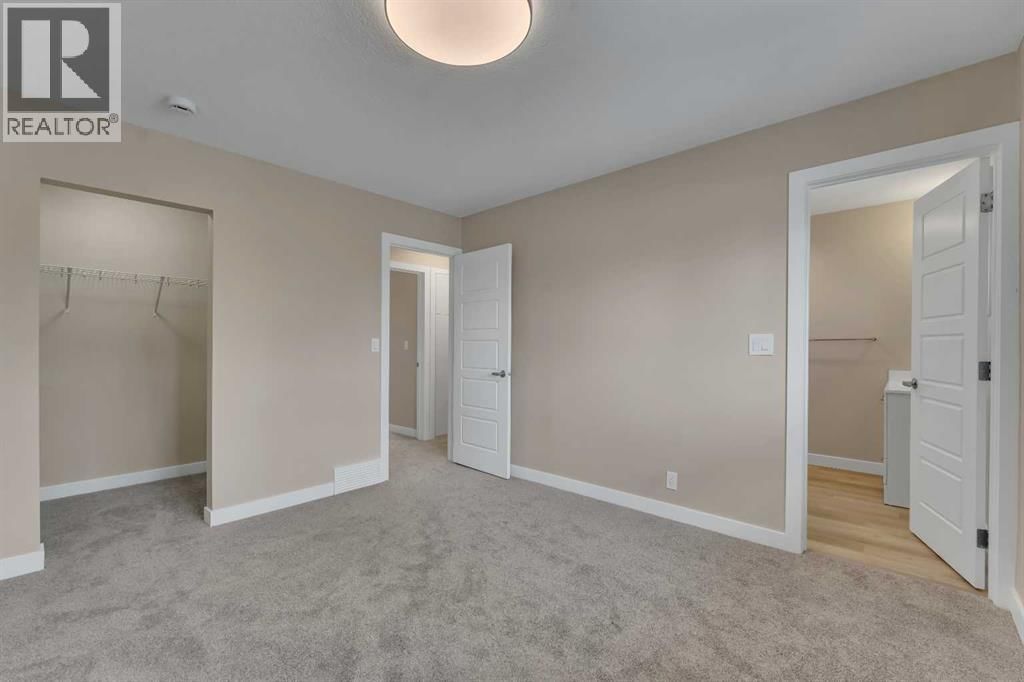 221 MADEIRA CRESCENT NORTHEAST Image 16