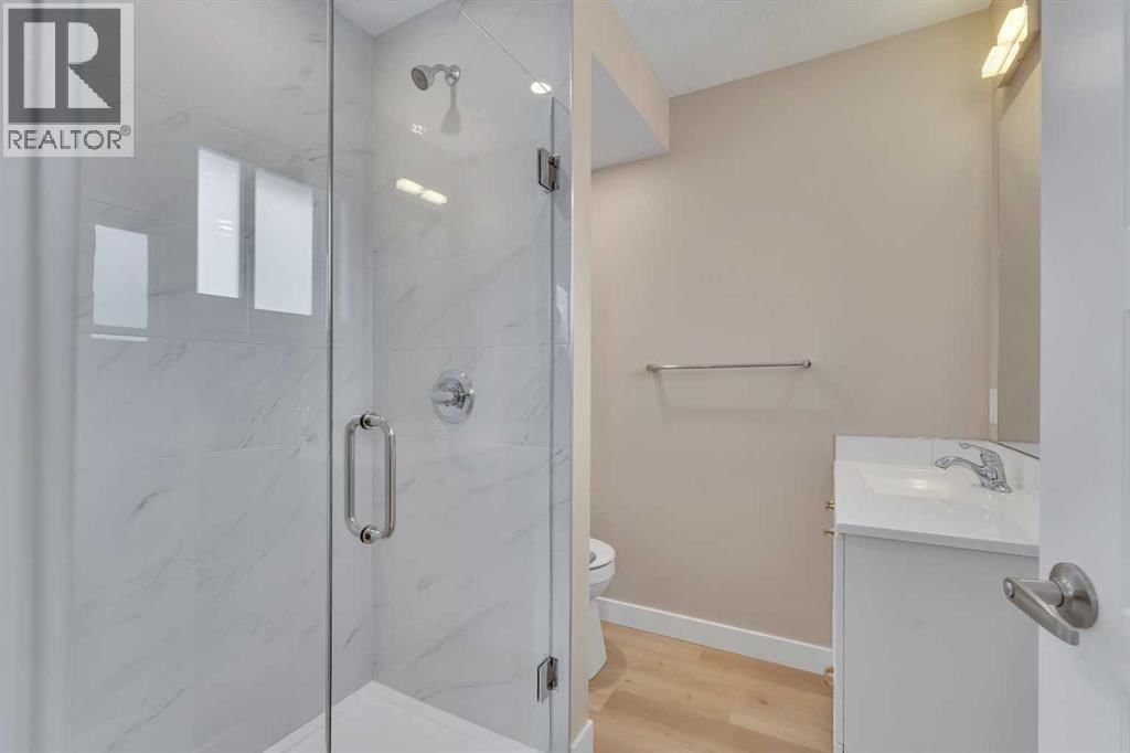 221 MADEIRA CRESCENT NORTHEAST Image 17