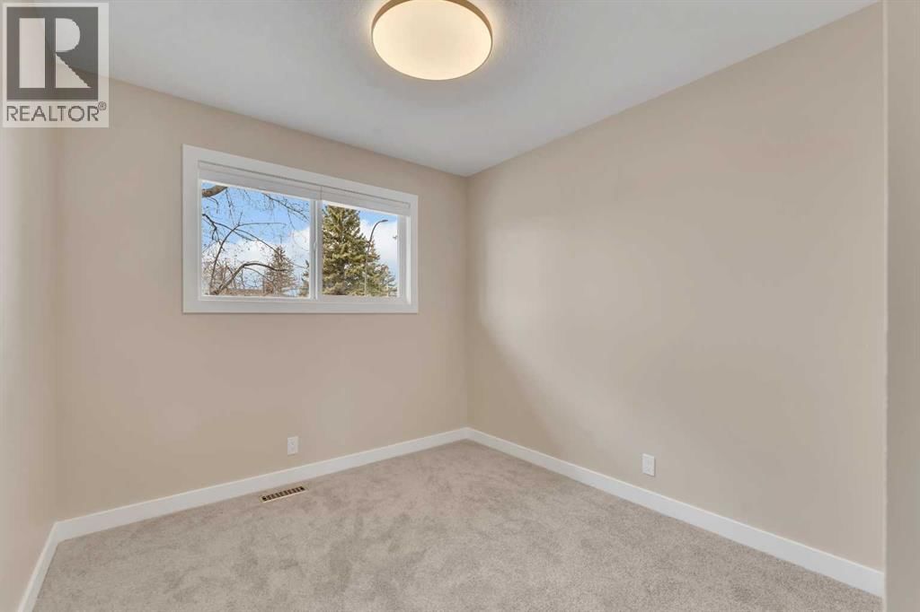 221 MADEIRA CRESCENT NORTHEAST Image 19