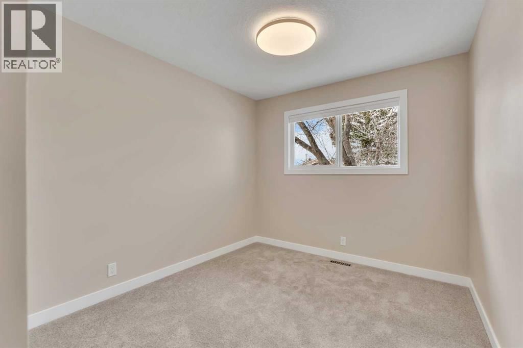 221 MADEIRA CRESCENT NORTHEAST Image 21