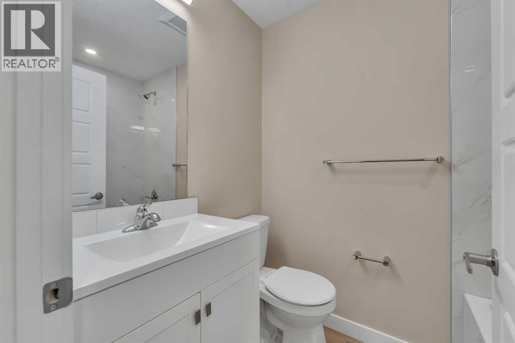 221 MADEIRA CRESCENT NORTHEAST Image 22