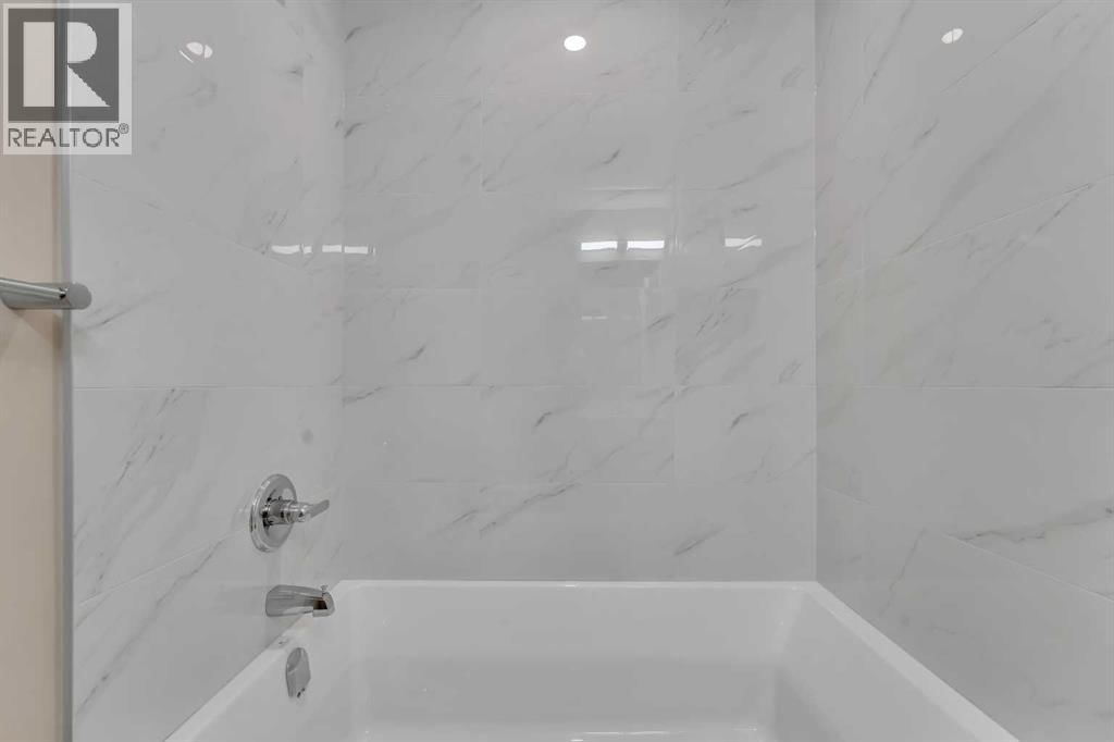 221 MADEIRA CRESCENT NORTHEAST Image 23