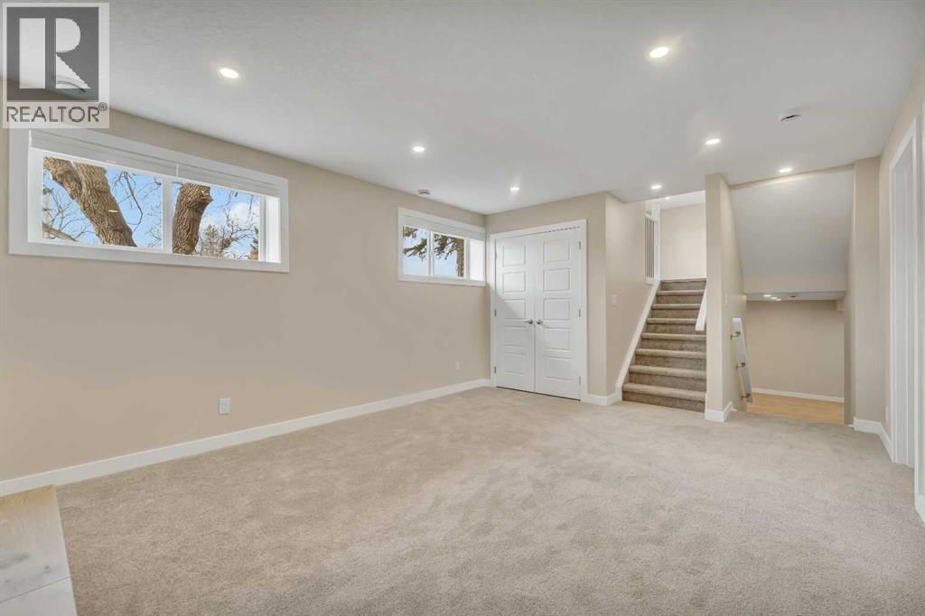 221 MADEIRA CRESCENT NORTHEAST Image 24