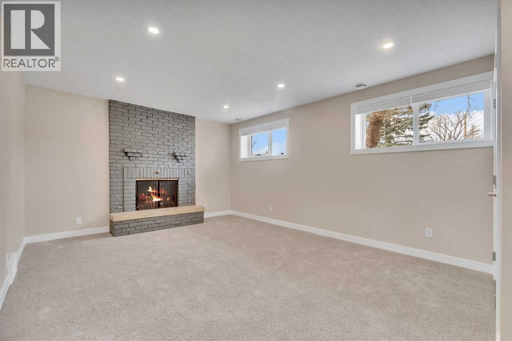 221 MADEIRA CRESCENT NORTHEAST Image 26