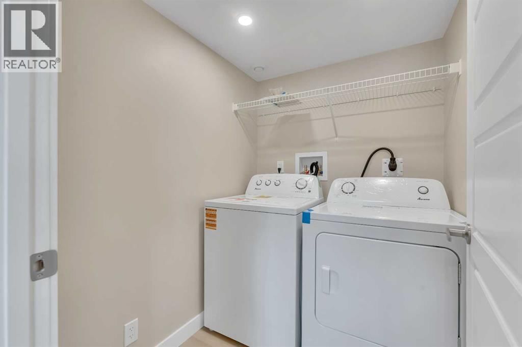 221 MADEIRA CRESCENT NORTHEAST Image 28