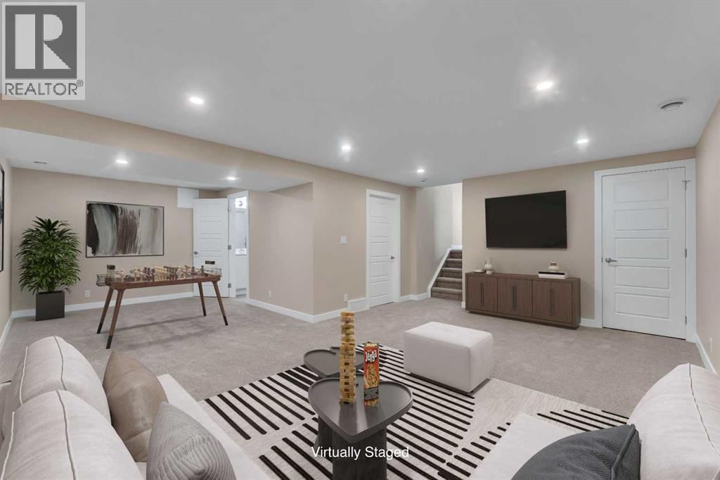 221 MADEIRA CRESCENT NORTHEAST Image 31