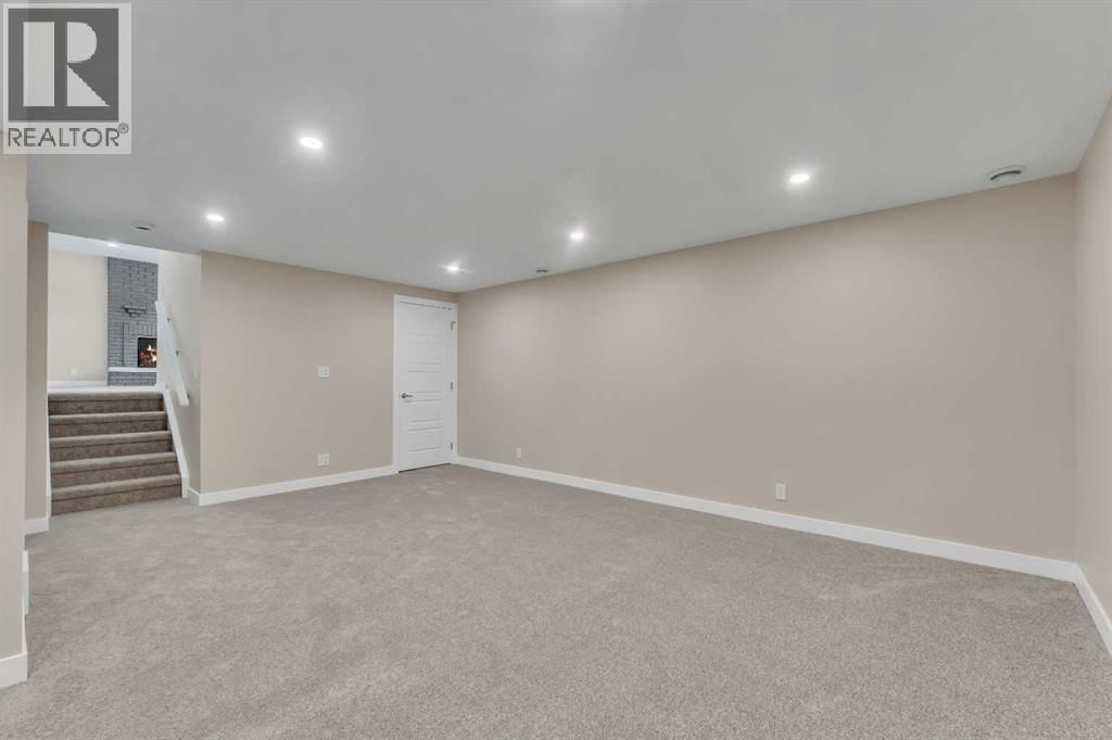 221 MADEIRA CRESCENT NORTHEAST Image 33