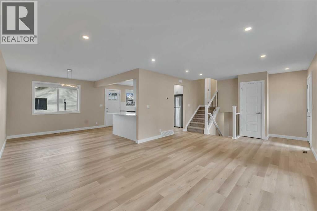 221 MADEIRA CRESCENT NORTHEAST Image 4