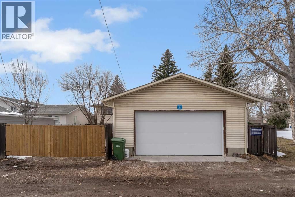 221 MADEIRA CRESCENT NORTHEAST Image 43