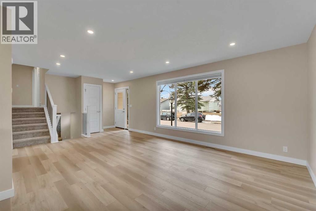 221 MADEIRA CRESCENT NORTHEAST Image 6