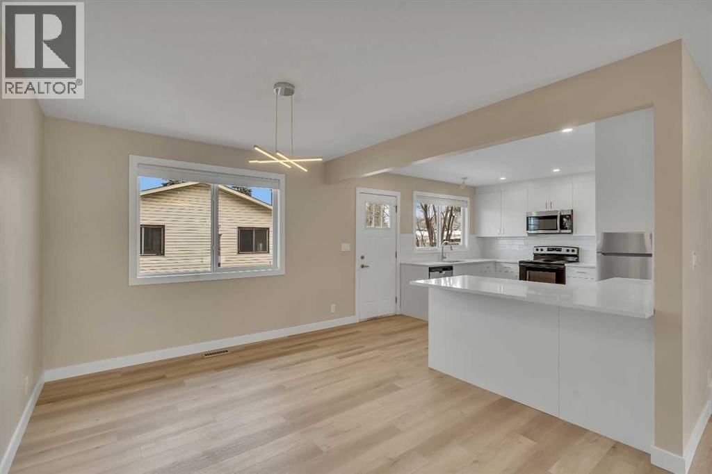 221 MADEIRA CRESCENT NORTHEAST Image 9