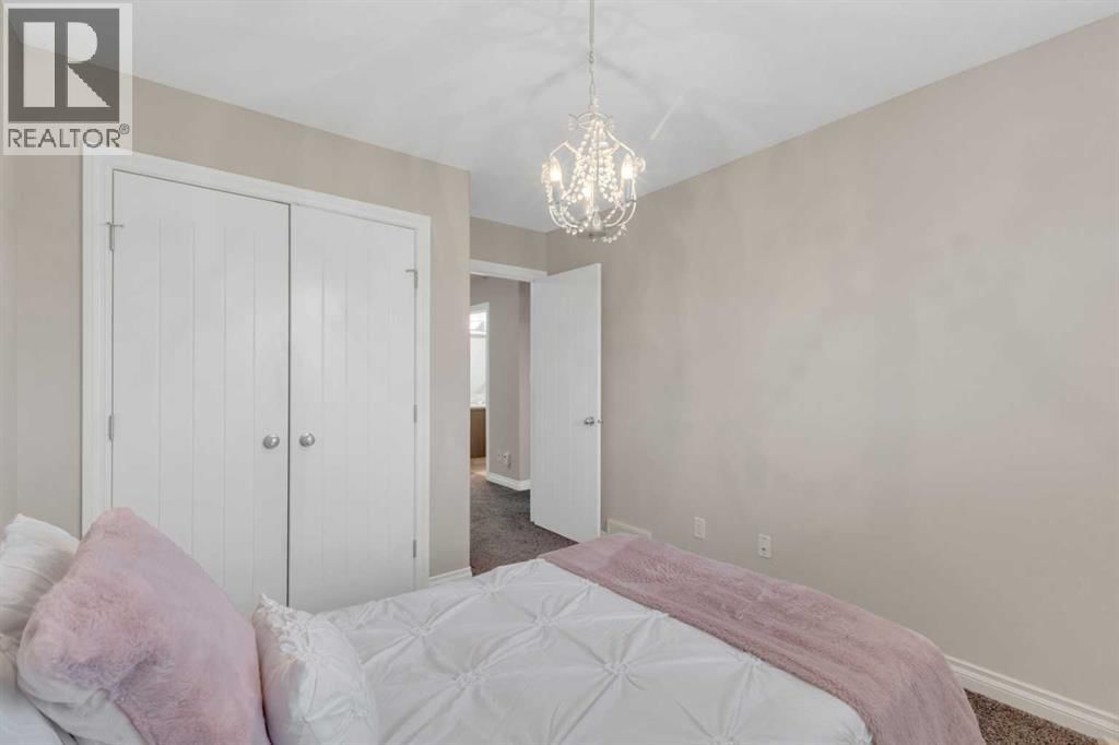 9 ROSS CLOSE Image 18