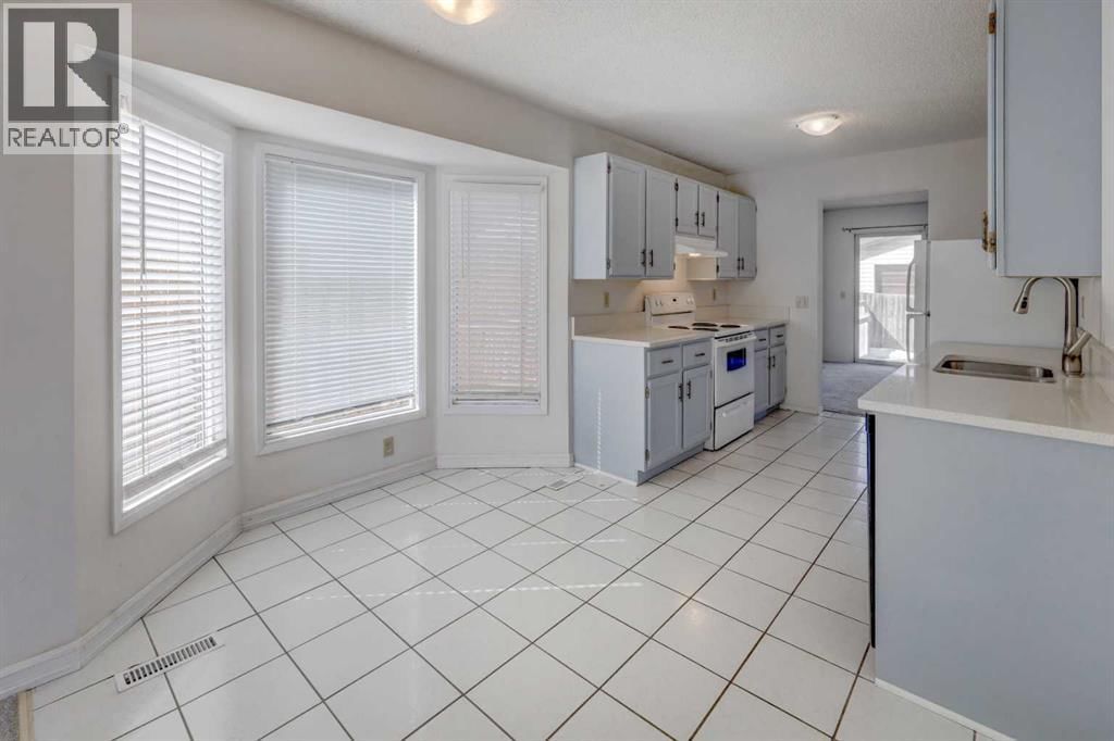 71 BEDDINGTON RISE NORTHEAST Image 5