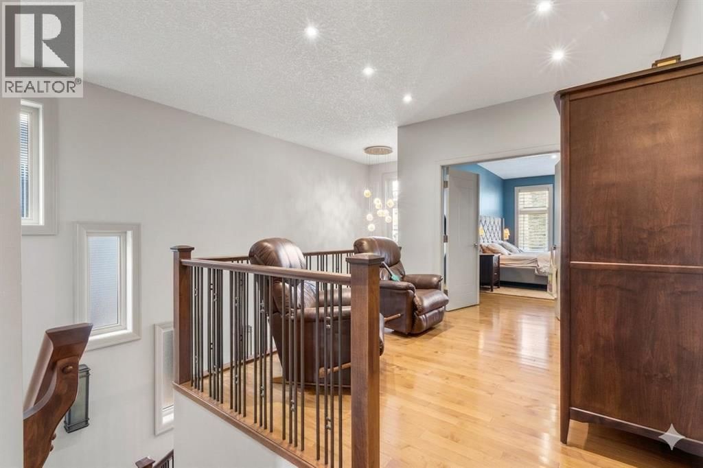 627 27 AVENUE NORTHEAST Image 20