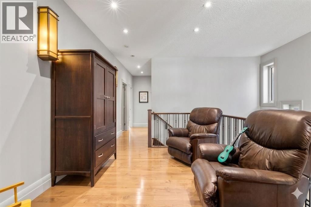 627 27 AVENUE NORTHEAST Image 21