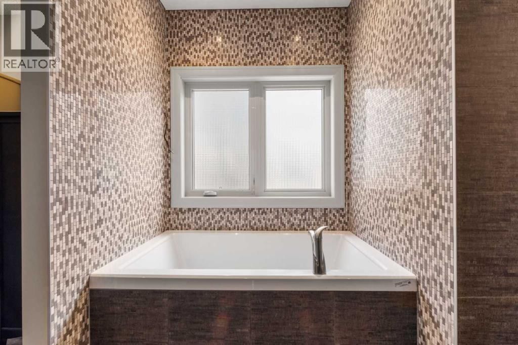 627 27 AVENUE NORTHEAST Image 27