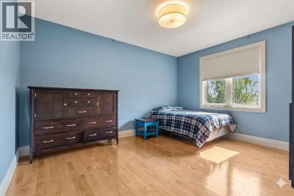 627 27 AVENUE NORTHEAST Image 28