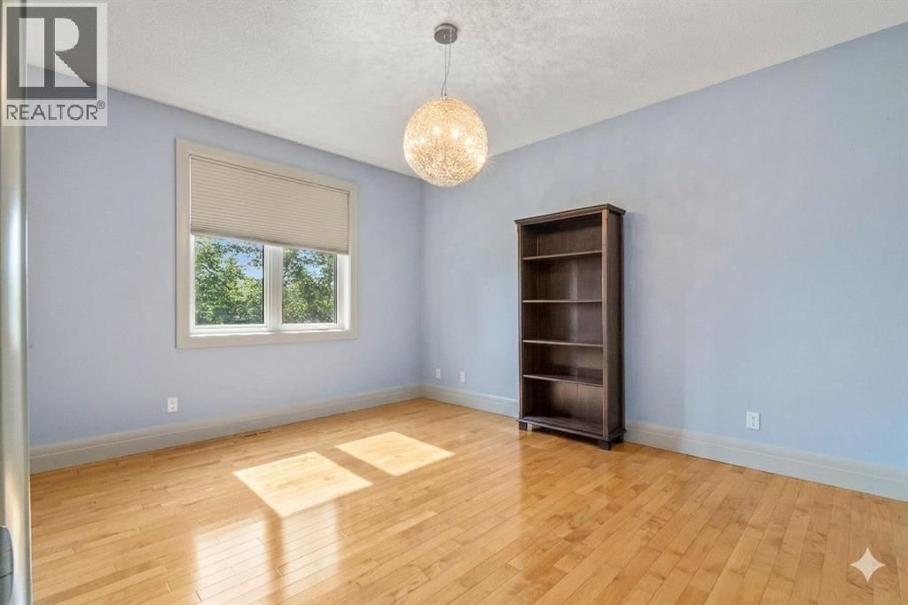 627 27 AVENUE NORTHEAST Image 29