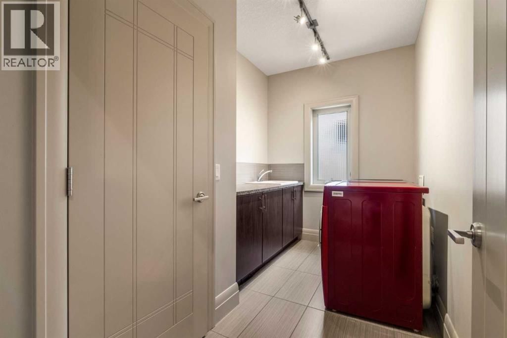 627 27 AVENUE NORTHEAST Image 31