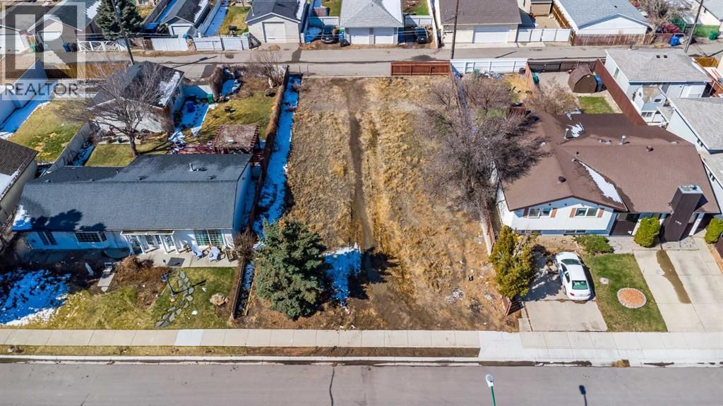 1008 9 Street North, Lethbridge, Alberta T1H 1Z8