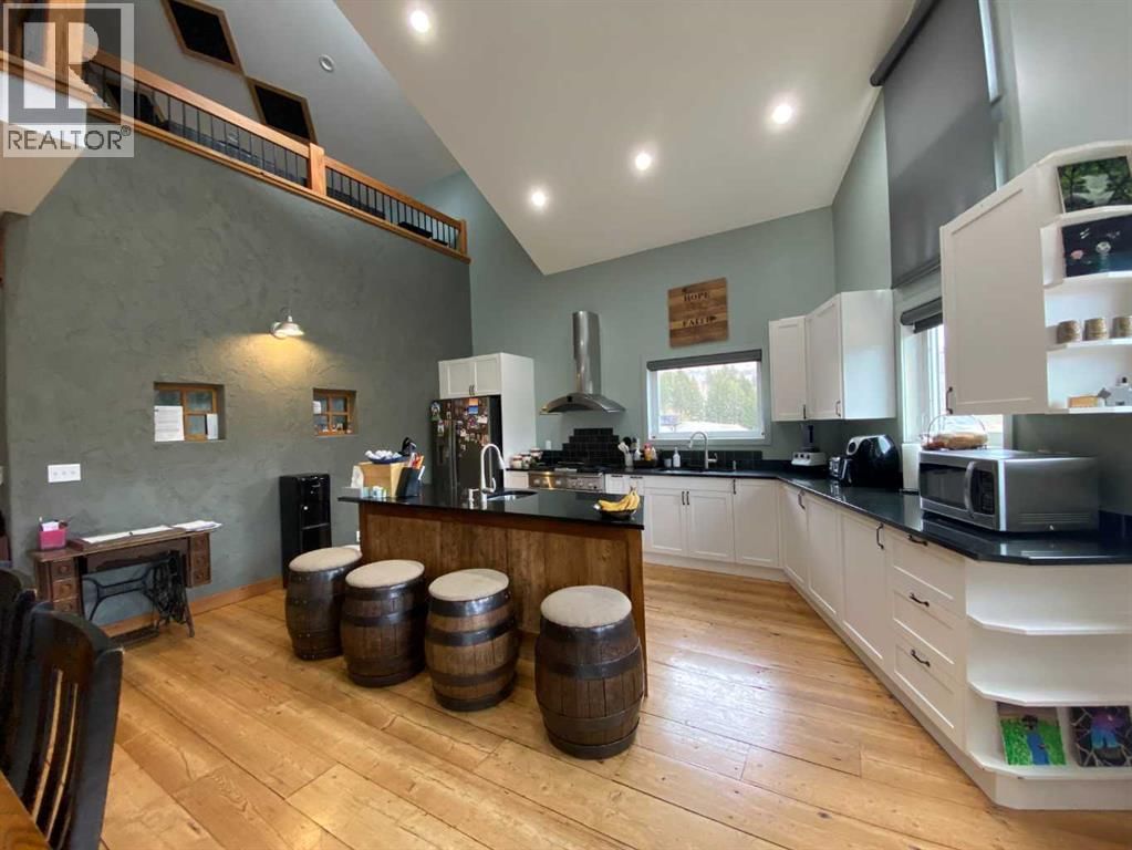 5302 19 AVENUE Image 16