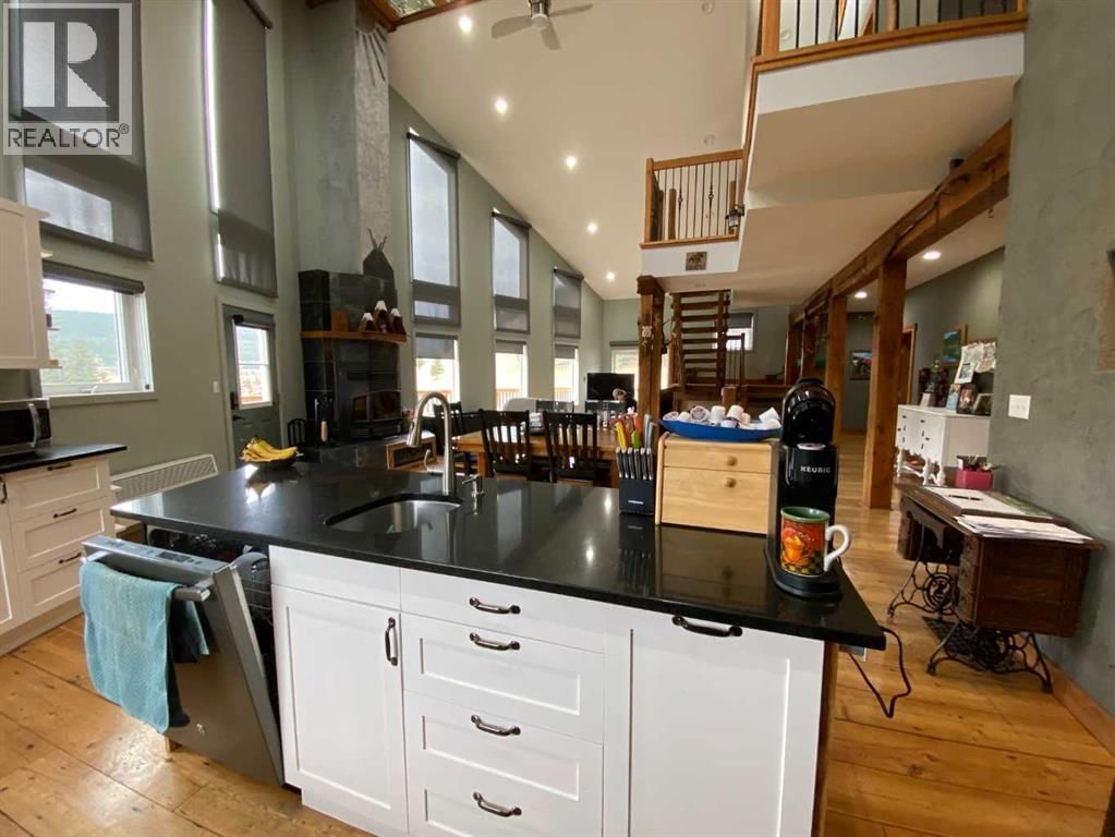 5302 19 AVENUE Image 17