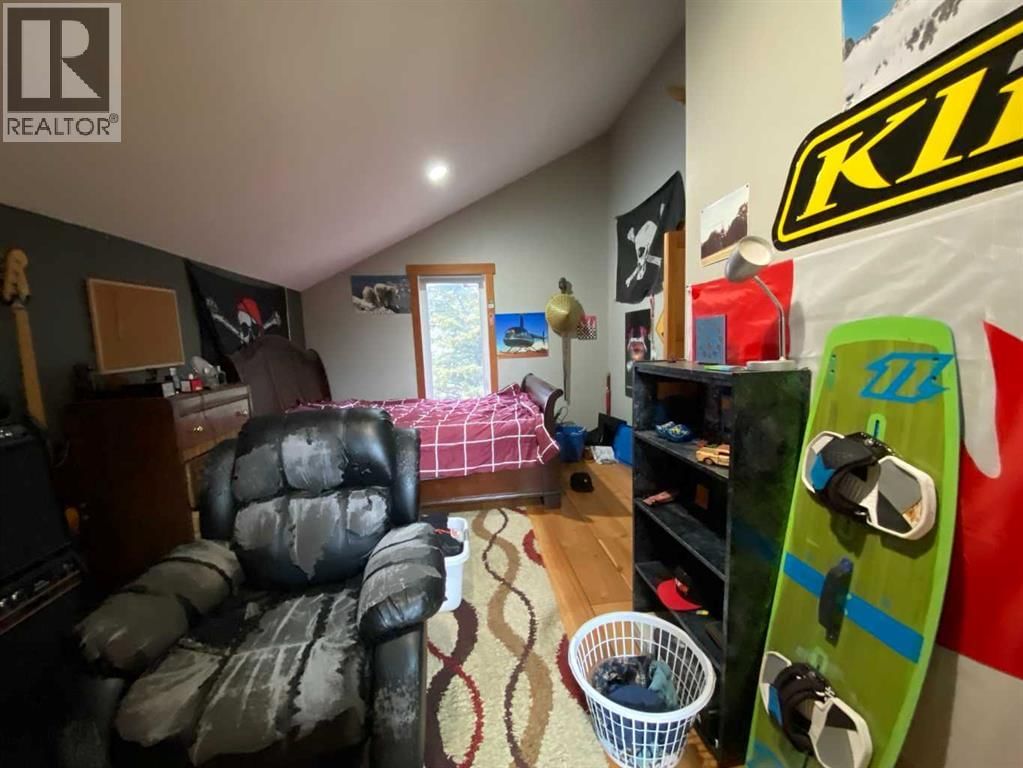 5302 19 AVENUE Image 25