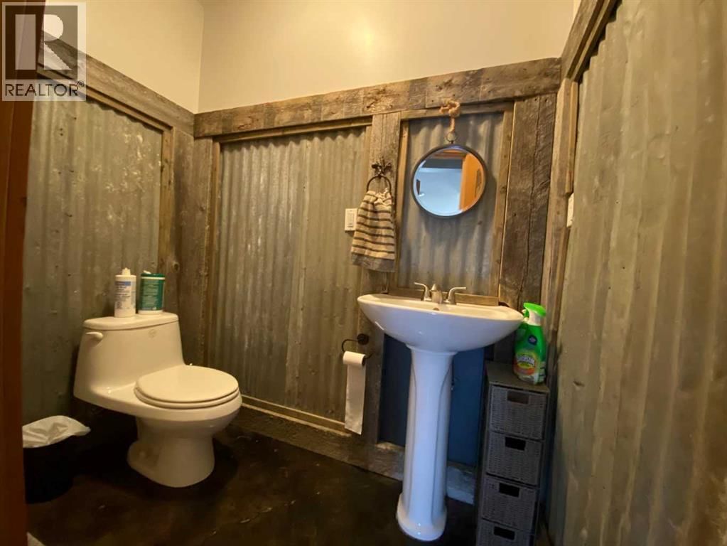 5302 19 AVENUE Image 34