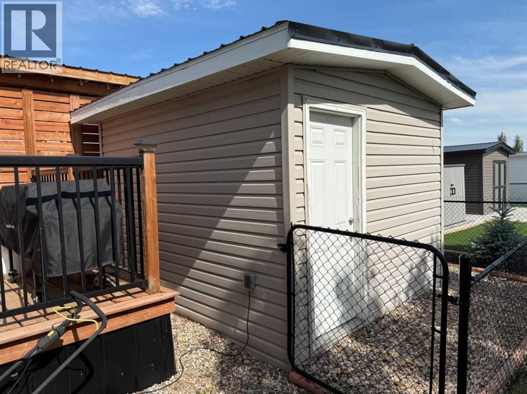 8 TRAVERS RIDGE WAY Image 12