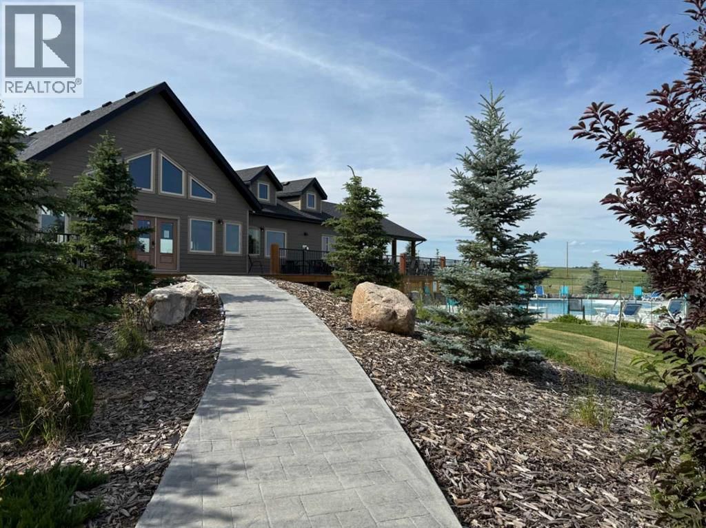 8 TRAVERS RIDGE WAY Image 17