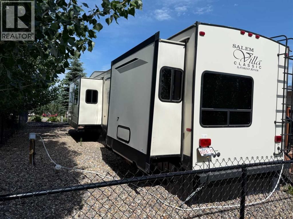 8 TRAVERS RIDGE WAY Image 2