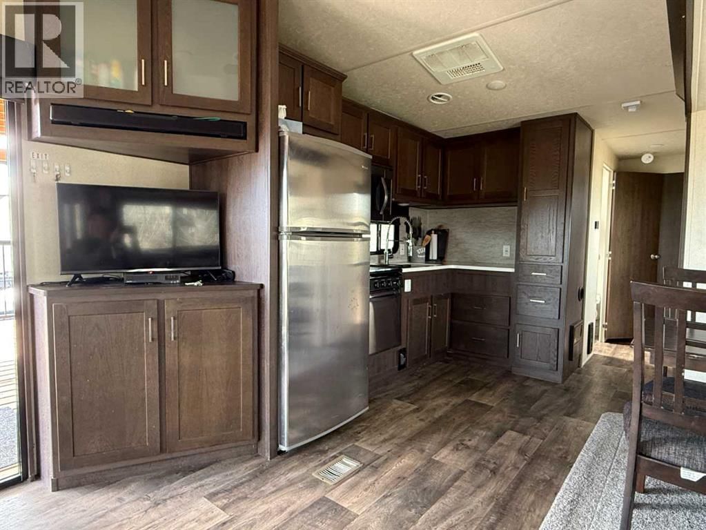 8 TRAVERS RIDGE WAY Image 5