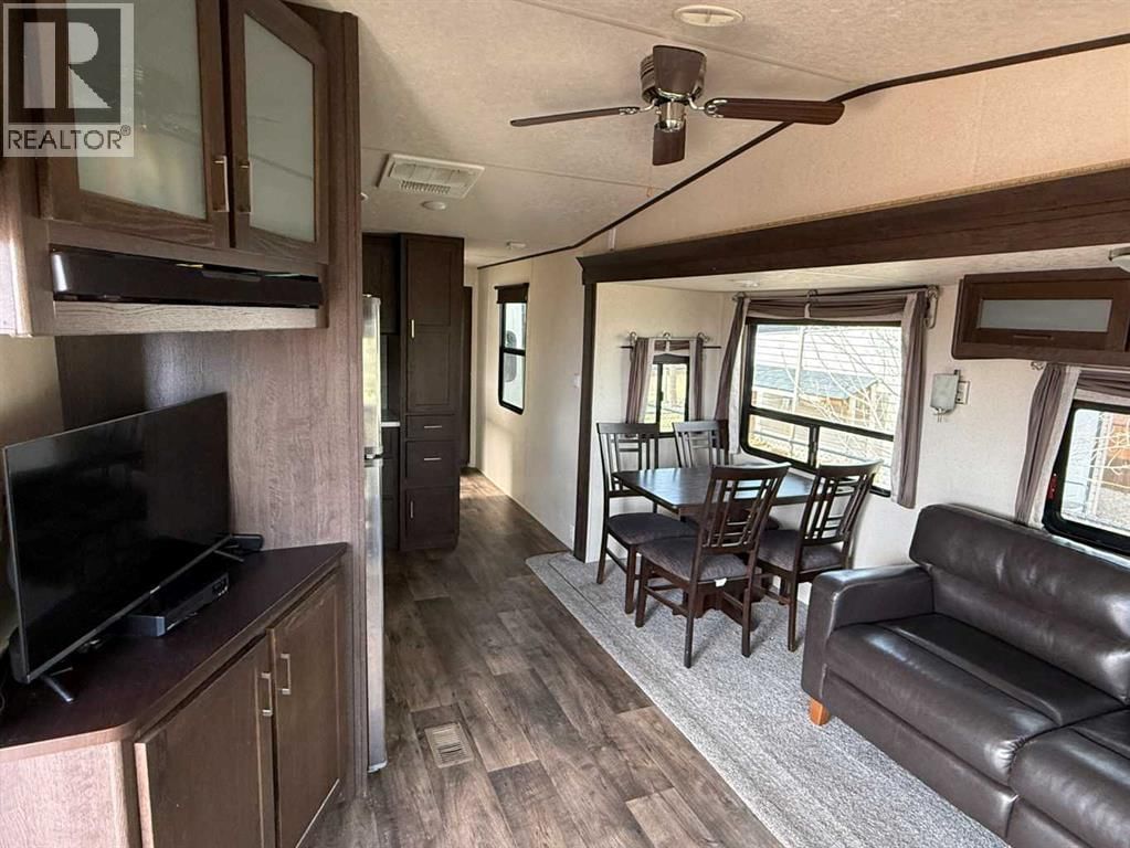 8 TRAVERS RIDGE WAY Image 6