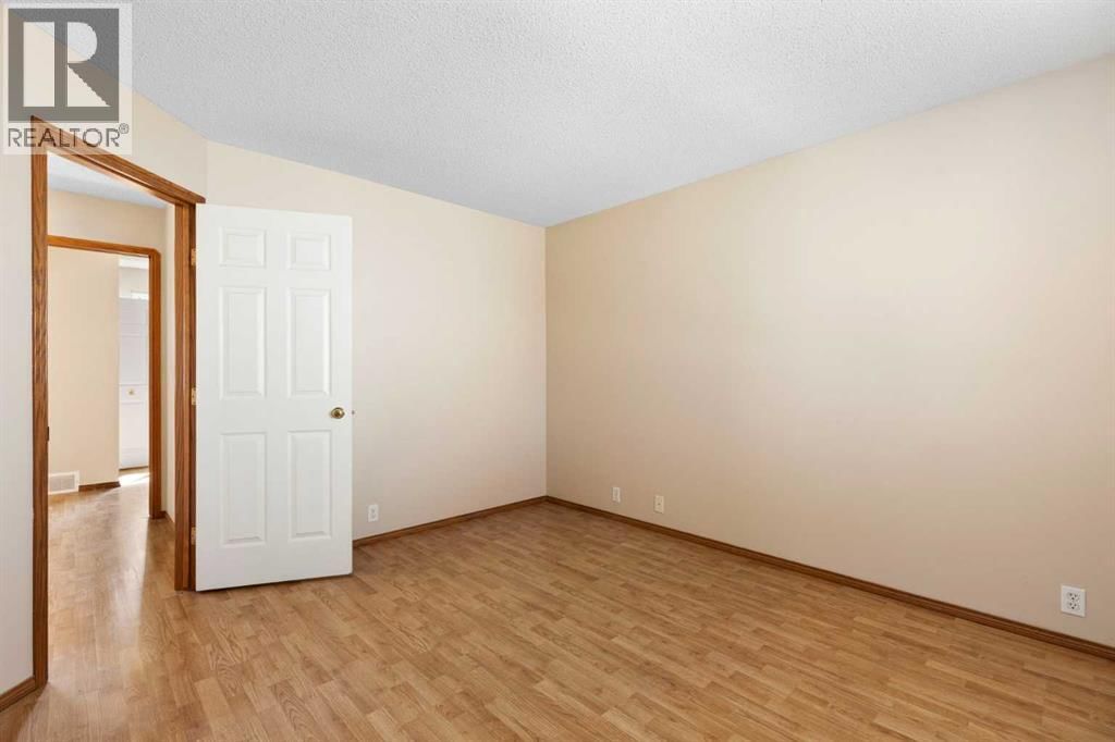 205 SCOTIA POINT NORTHWEST Image 23