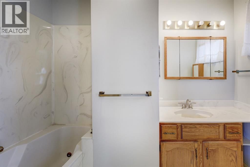 1008 MOTHERWELL ROAD NORTHEAST Image 10